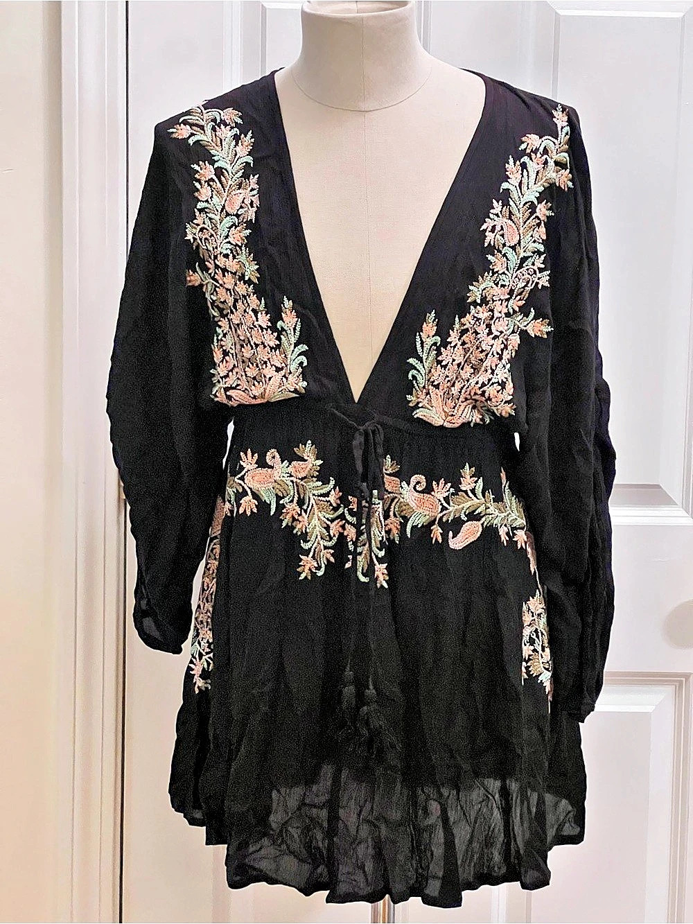 Free People Floral Embroidered Mini Dress Size Medium NWT
